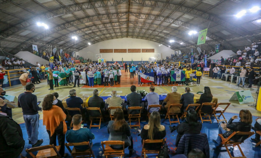 Abertura dos Jogos da Integração do Idoso, em Guaratuba. Foto: Valdelino Pontes/AEN