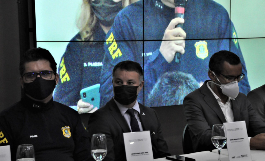 O secretário nacional de Trânsito, Frederico Carneiro, reuniu-se com representantes da Argentina e Paraguai, em Foz do Iguaçu, na tarde desta segunda-feira (18), para apresentar os aplicativos de documentos digitais. - Foz do Iguaçu, 19/10/2021 - Foto: Allan Marba/Detran-PR