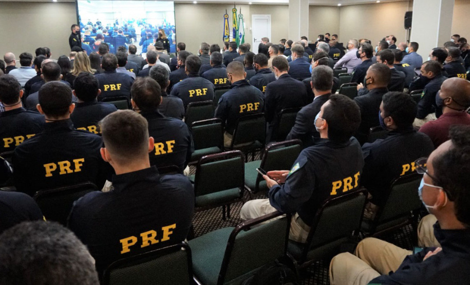 O secretário nacional de Trânsito, Frederico Carneiro, reuniu-se com representantes da Argentina e Paraguai, em Foz do Iguaçu, na tarde desta segunda-feira (18), para apresentar os aplicativos de documentos digitais. - Foz do Iguaçu, 19/10/2021 - Foto: Allan Marba/Detran-PR