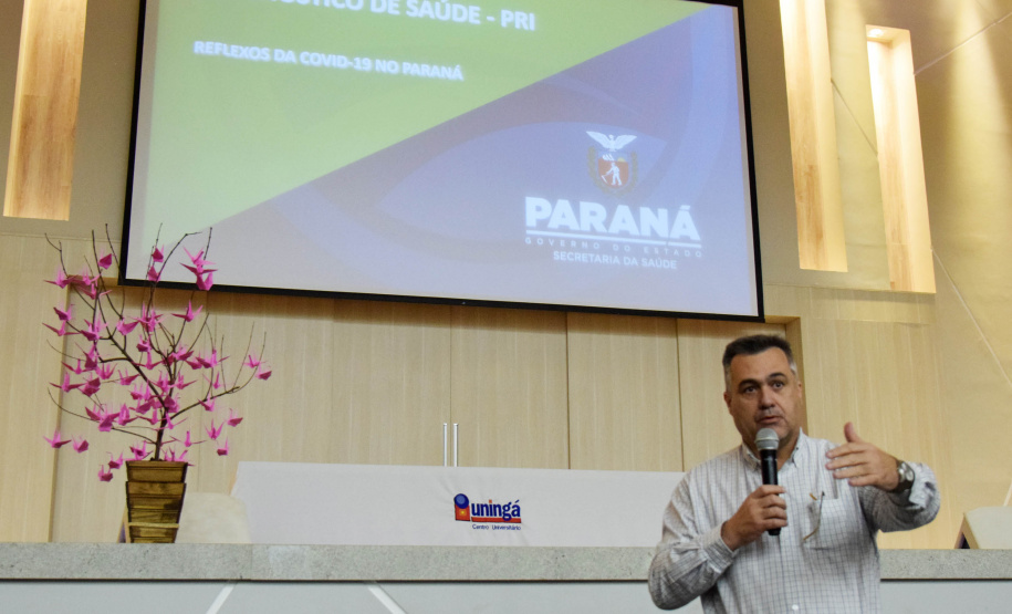 A importância da regionalização da Saúde no desenvolvimento do Planejamento Regional Integrado (PRI) foi destacada pelo secretário de Estado da Saúde, Beto Preto, em Maringá, com as Regionais de Saúde da abrangência da Macrorregião Noroeste, nesta terça-feira (19). - Maringá, 19/10/2021 - Foto: Américo Antonio/SESA