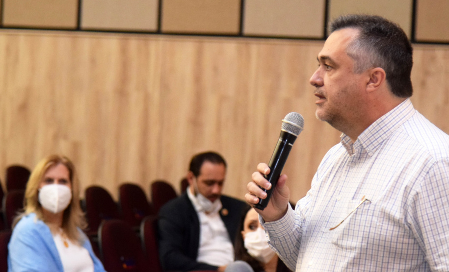 A importância da regionalização da Saúde no desenvolvimento do Planejamento Regional Integrado (PRI) foi destacada pelo secretário de Estado da Saúde, Beto Preto, em Maringá, com as Regionais de Saúde da abrangência da Macrorregião Noroeste, nesta terça-feira (19). - Maringá, 19/10/2021 - Foto: Américo Antonio/SESA