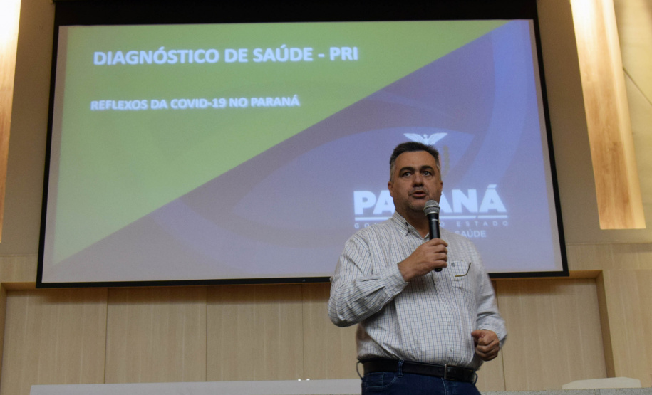 A importância da regionalização da Saúde no desenvolvimento do Planejamento Regional Integrado (PRI) foi destacada pelo secretário de Estado da Saúde, Beto Preto, em Maringá, com as Regionais de Saúde da abrangência da Macrorregião Noroeste, nesta terça-feira (19). - Maringá, 19/10/2021 - Foto: Américo Antonio/SESA