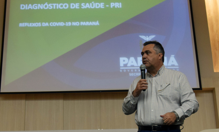 A importância da regionalização da Saúde no desenvolvimento do Planejamento Regional Integrado (PRI) foi destacada pelo secretário de Estado da Saúde, Beto Preto, em Maringá, com as Regionais de Saúde da abrangência da Macrorregião Noroeste, nesta terça-feira (19). - Maringá, 19/10/2021 - Foto: Américo Antonio/SESA