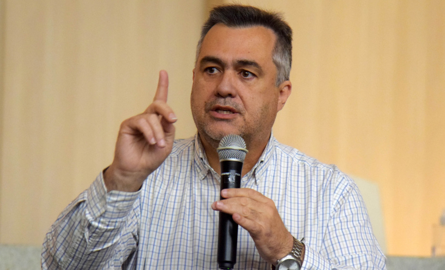 A importância da regionalização da Saúde no desenvolvimento do Planejamento Regional Integrado (PRI) foi destacada pelo secretário de Estado da Saúde, Beto Preto, em Maringá, com as Regionais de Saúde da abrangência da Macrorregião Noroeste, nesta terça-feira (19). - Maringá, 19/10/2021 - Foto: Américo Antonio/SESA