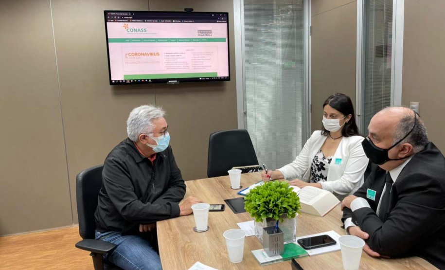 Representantes da Secretaria Estadual de Saúde (Sesa) se reuniram nesta segunda-feira (18) com o Ministério da Saúde, em Brasília, para debater o cenário pós-Covid. O principal assunto em pauta foi a manutenção e destino de 600 leitos de UTI habilitados no Paraná ao longo da pandemia. Foto: SESA