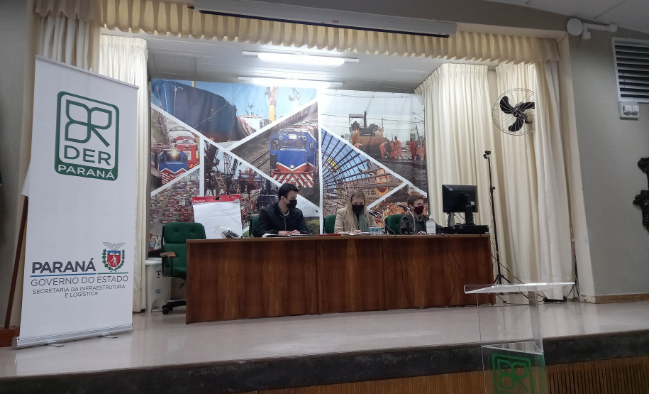 Abertura de envelopes com documentos de habilitação da licitação para conservar 193,27 km de rodovias da região Oeste - Curitiba, 19/10/2021 - Foto: DER