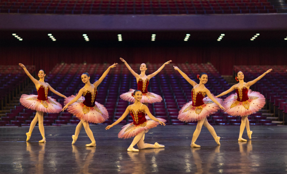 O Teatro Guaíra inicia na próxima sexta (22/10, ao meio-dia) o projeto ?Parques e Praças?, com apresentações de dança semanais em pontos turísticos de Curitiba. - Curitiba, 19/10/2021 - Foto: Maringas Maciel/Teatro Guaíra