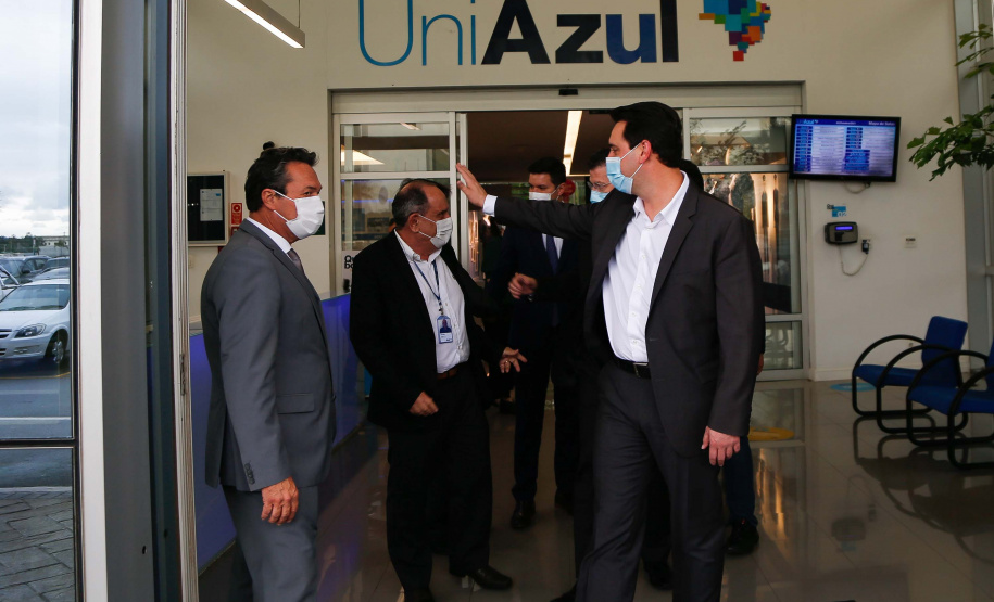 O Paraná será o Estado brasileiro com maior número de destinos cobertos pela Azul a partir de 2022. Onze cidades terão novas linhas operadas pela companhia e outras quatro terão suas operações retomadas após terem sido paralisadas durante a pandemia. O anúncio foi realizado nesta terça-feira (19) em um encontro de representantes da companhia com o governador Carlos Massa Ratinho Junior em Campinas (SP), na universidade corporativa da empresa, a Uniazul. Foto: Jonathan Campos/AEN