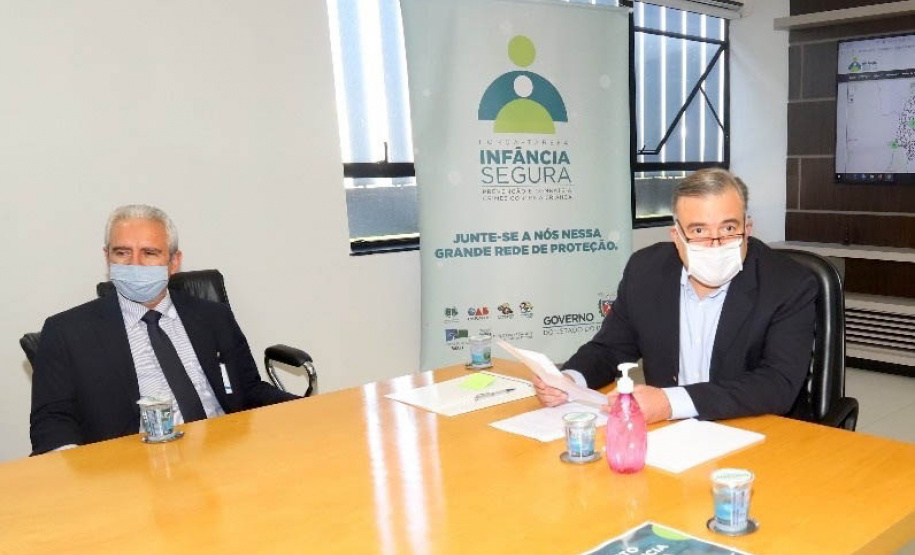 Secretaria Estadual de Justiça disponibiliza acesso online a rede de atendimento e proteção às crianças e adolescentes - Na foto, o secretário de Justiça, Família e Trabalho, Ney Leprevost com o chefe do Departamento de Justiça, Silvio Jardim - Curitiba, 20/10/2021 - Foto: SEJUF