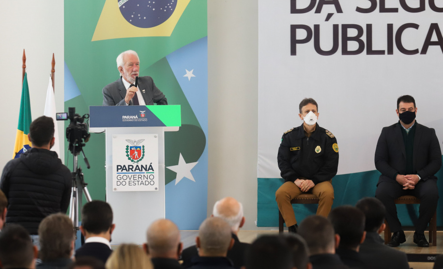 Cursos PM O vice governador Darci Piana participa nesta quarta-feira (20) do lançamento de programa de cursos de atualização profissional e de especialização nas áreas de Polícia Comunitária, Mediação de Conflitos e Análise Criminal para 6,2 mil profissionais de todo o Paraná, no Palacio Iguacu. Curitiba, 20/10/2021 - Foto: Geraldo Bubniak/AEN