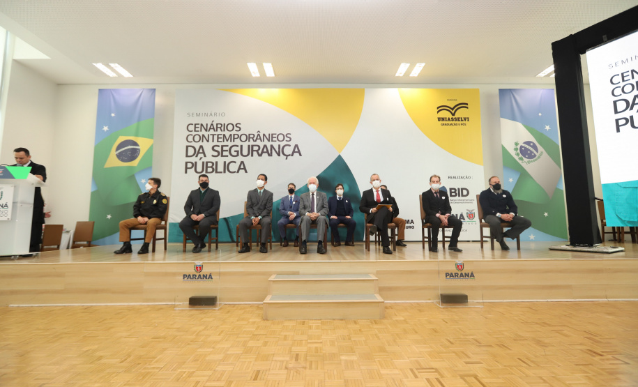 Cursos PM O vice governador Darci Piana participa nesta quarta-feira (20) do lançamento de programa de cursos de atualização profissional e de especialização nas áreas de Polícia Comunitária, Mediação de Conflitos e Análise Criminal para 6,2 mil profissionais de todo o Paraná, no Palacio Iguacu. Curitiba, 20/10/2021 - Foto: Geraldo Bubniak/AEN