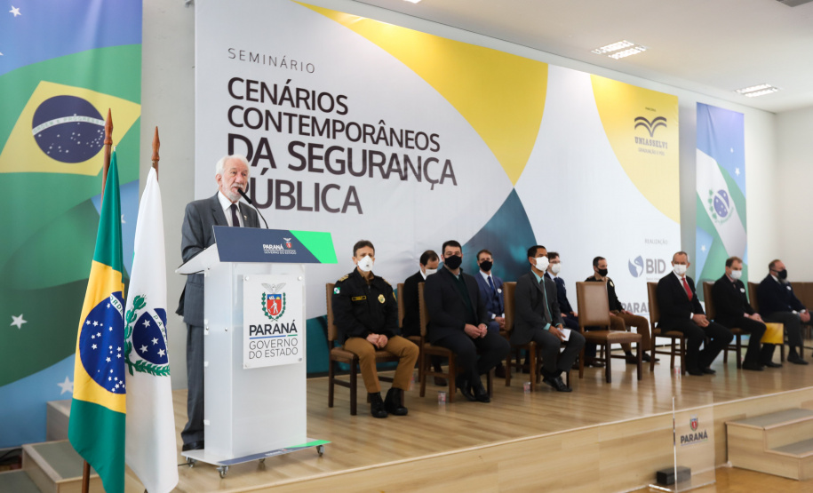 Cursos PM O vice governador Darci Piana participa nesta quarta-feira (20) do lançamento de programa de cursos de atualização profissional e de especialização nas áreas de Polícia Comunitária, Mediação de Conflitos e Análise Criminal para 6,2 mil profissionais de todo o Paraná, no Palacio Iguacu. Curitiba, 20/10/2021 - Foto: Geraldo Bubniak/AEN