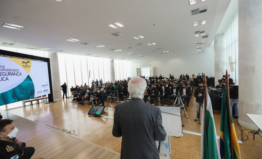 Cursos PM O vice governador Darci Piana participa nesta quarta-feira (20) do lançamento de programa de cursos de atualização profissional e de especialização nas áreas de Polícia Comunitária, Mediação de Conflitos e Análise Criminal para 6,2 mil profissionais de todo o Paraná, no Palacio Iguacu. Curitiba, 20/10/2021 - Foto: Geraldo Bubniak/AEN