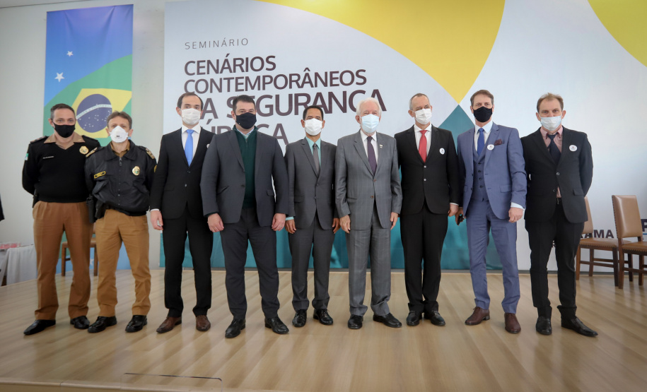 Cursos PM O vice governador Darci Piana participa nesta quarta-feira (20) do lançamento de programa de cursos de atualização profissional e de especialização nas áreas de Polícia Comunitária, Mediação de Conflitos e Análise Criminal para 6,2 mil profissionais de todo o Paraná, no Palacio Iguacu. Curitiba, 20/10/2021 - Foto: Geraldo Bubniak/AEN