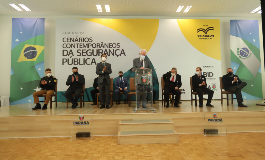 Cursos PM O vice governador Darci Piana participa nesta quarta-feira (20) do lançamento de programa de cursos de atualização profissional e de especialização nas áreas de Polícia Comunitária, Mediação de Conflitos e Análise Criminal para 6,2 mil profissionais de todo o Paraná, no Palacio Iguacu. Curitiba, 20/10/2021 - Foto: Geraldo Bubniak/AEN