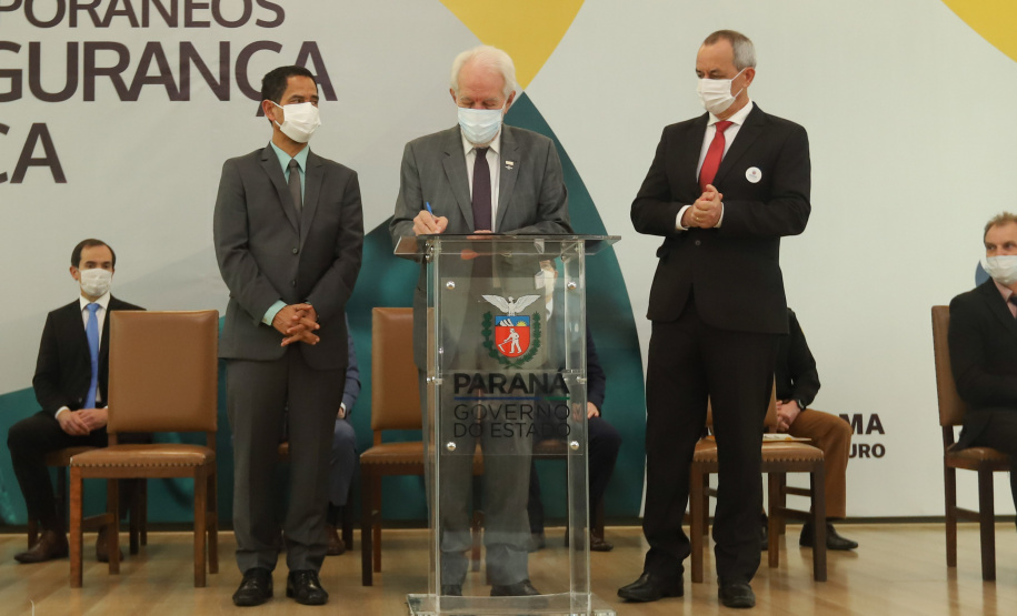 Cursos PM O vice governador Darci Piana participa nesta quarta-feira (20) do lançamento de programa de cursos de atualização profissional e de especialização nas áreas de Polícia Comunitária, Mediação de Conflitos e Análise Criminal para 6,2 mil profissionais de todo o Paraná, no Palacio Iguacu. Curitiba, 20/10/2021 - Foto: Geraldo Bubniak/AEN