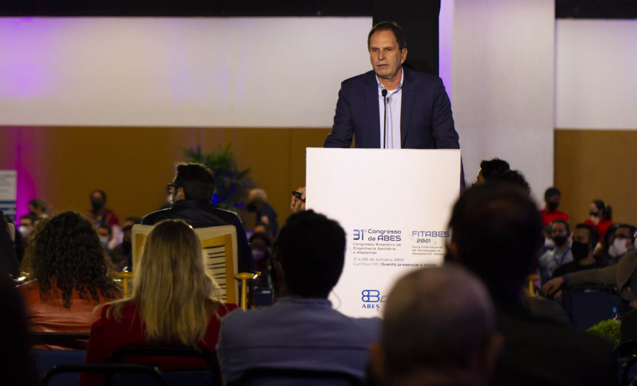 A situação do abastecimento de água para o futuro diante das mudanças climáticas foi um dos temas abordados em painéis de debates durante o 31º Congresso Brasileiro de Engenharia Sanitária e Ambiental, em Curitiba. Organizado pela Associação Brasileira de Engenharia Sanitária e Ambiental (Abes), é o primeiro grande evento realizado na Capital após o início da pandemia. -  Curitiba, 20/10/2021 - Foto: Andre Thiago Chaves Aguiar