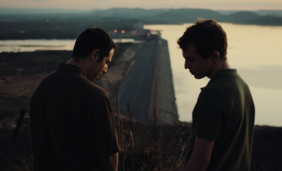 O filme Deserto Particular, produzido por ex-alunos do curso de Cinema e Audiovisual da Universidade Estadual do Paraná (Unespar), foi indicado na semana passada pela Academia Brasileira de Cinema e Artes Audiovisuais para representar o Brasil no Oscar 2022. O longa-metragem venceu a disputa com outros 15 filmes nacionais. - Foto: Reprodução