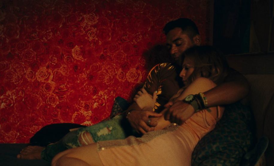 O filme Deserto Particular, produzido por ex-alunos do curso de Cinema e Audiovisual da Universidade Estadual do Paraná (Unespar), foi indicado na semana passada pela Academia Brasileira de Cinema e Artes Audiovisuais para representar o Brasil no Oscar 2022. O longa-metragem venceu a disputa com outros 15 filmes nacionais. - Foto: Reprodução