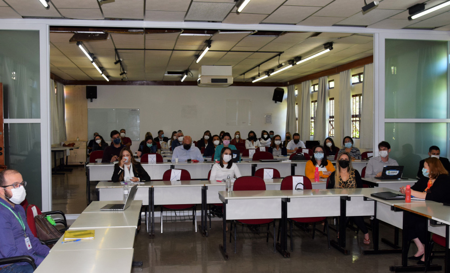 A secretaria estadual da Saúde (Sesa) iniciou nesta quarta-feira (20), em Londrina, a discussão da segunda etapa do Planejamento Regional Integrado (PRI) na Macrorregião Norte. Esta macrorregião soma 97 municípios, em cinco Regionais de Saúde: Apucarana (16ª) Londrina (17ª), Cornélio Procópio (18ª), Jacarezinho (19ª) Ivaiporã (22ª). Foto: Américo Antonio/SESA
