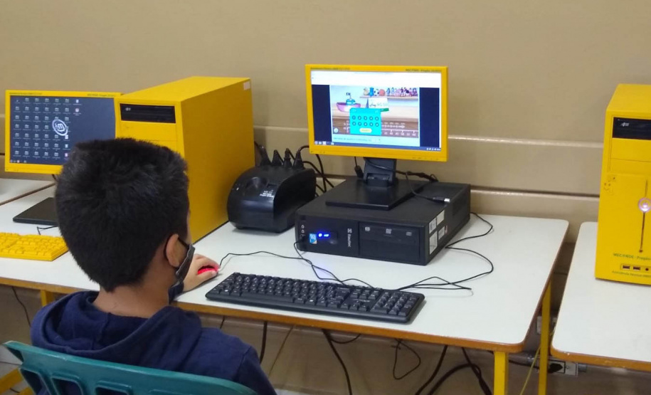 Estudantes do 6º ano do ensino fundamental da rede estadual de ensino passaram a utilizar neste semestre uma plataforma gamificada de matemática como complemento do processo de ensino-aprendizagem. Por meio de jogos interativos e desafios lúdicos, eles trabalham a compreensão de conceitos matemáticos e o desenvolvimento do raciocínio lógico. - Curitiba, 20/10/2021 - Foto: SEED