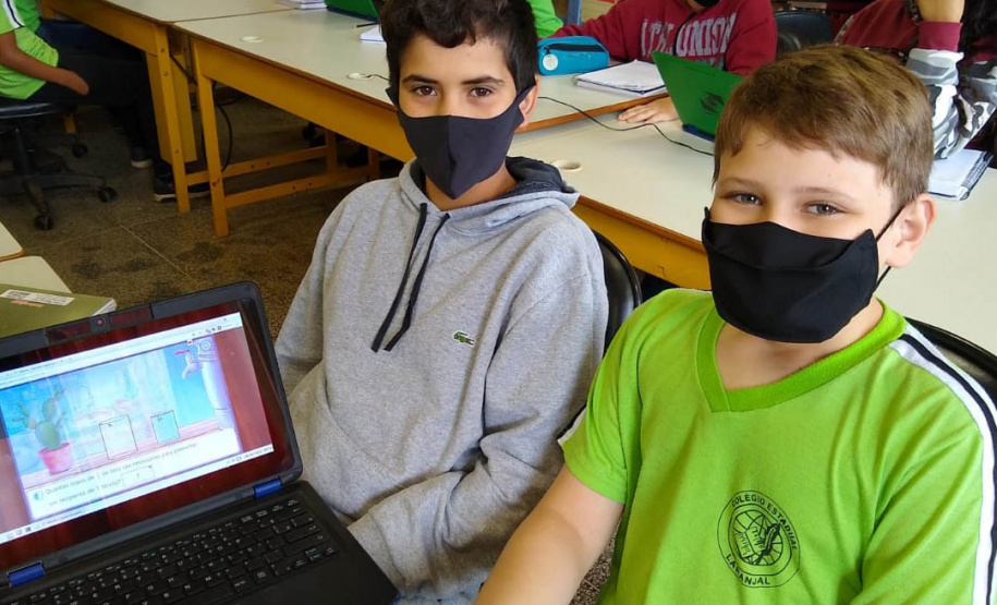 Estudantes do 6º ano do ensino fundamental da rede estadual de ensino passaram a utilizar neste semestre uma plataforma gamificada de matemática como complemento do processo de ensino-aprendizagem. Por meio de jogos interativos e desafios lúdicos, eles trabalham a compreensão de conceitos matemáticos e o desenvolvimento do raciocínio lógico. - Curitiba, 20/10/2021 - Foto: SEED