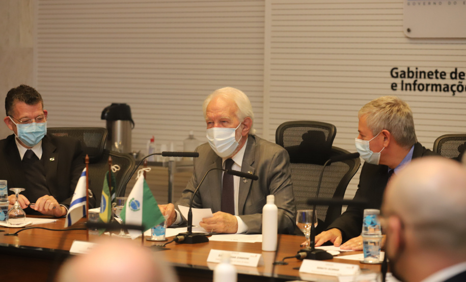 O vice governador Darci Piana recebe  nesta quarta-feira  (20), o embaixador do Estado de Israel, Daniel Zohar-Zonshine. Paraná e Estado de Israel discutem cooperação  para intercâmbio de experiência em tecnologia agricolas. Curitiba, 20/10/2021 -  Foto: Geraldo Bubniak/AEN