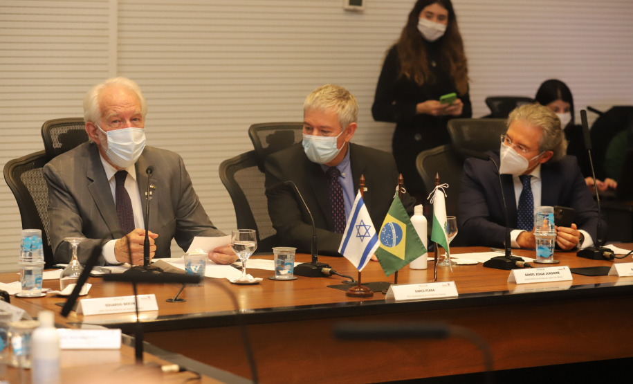 O vice governador Darci Piana recebe  nesta quarta-feira  (20), o embaixador do Estado de Israel, Daniel Zohar-Zonshine. Paraná e Estado de Israel discutem cooperação  para intercâmbio de experiência em tecnologia agricolas. Curitiba, 20/10/2021 -  Foto: Geraldo Bubniak/AEN