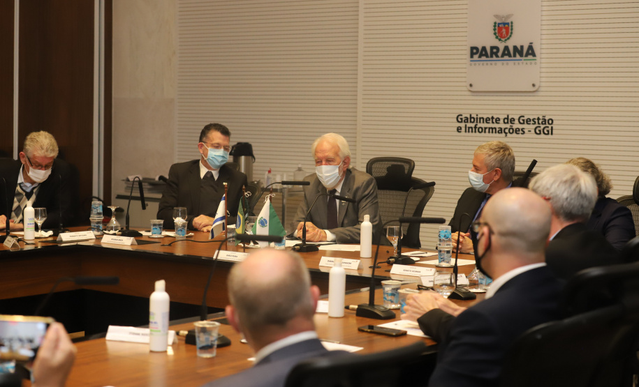 O vice governador Darci Piana recebe  nesta quarta-feira  (20), o embaixador do Estado de Israel, Daniel Zohar-Zonshine. Paraná e Estado de Israel discutem cooperação  para intercâmbio de experiência em tecnologia agricolas. Curitiba, 20/10/2021 -  Foto: Geraldo Bubniak/AEN