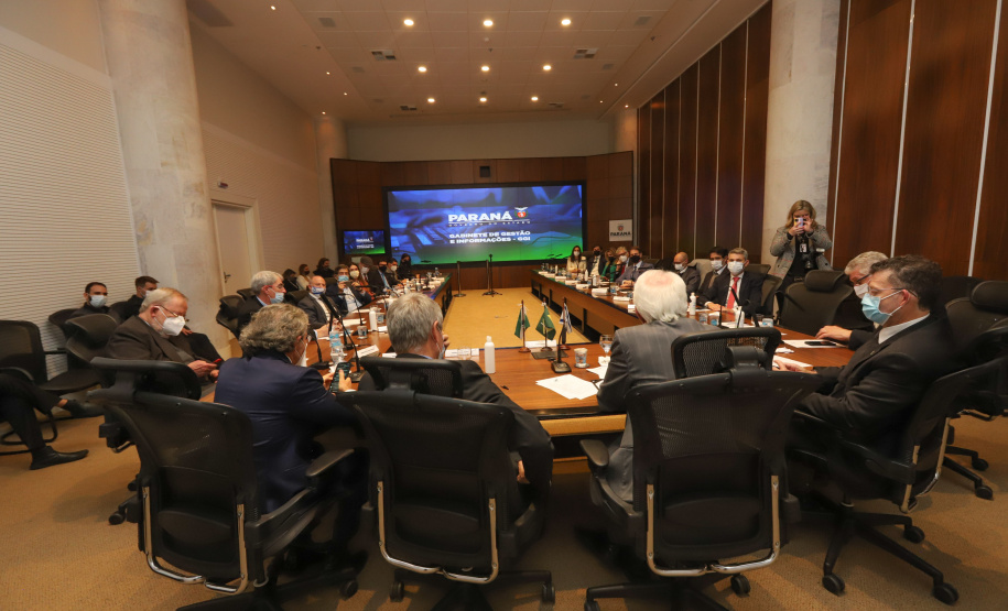 O vice governador Darci Piana recebe  nesta quarta-feira  (20), o embaixador do Estado de Israel, Daniel Zohar-Zonshine. Paraná e Estado de Israel discutem cooperação  para intercâmbio de experiência em tecnologia agricolas. Curitiba, 20/10/2021 -  Foto: Geraldo Bubniak/AEN