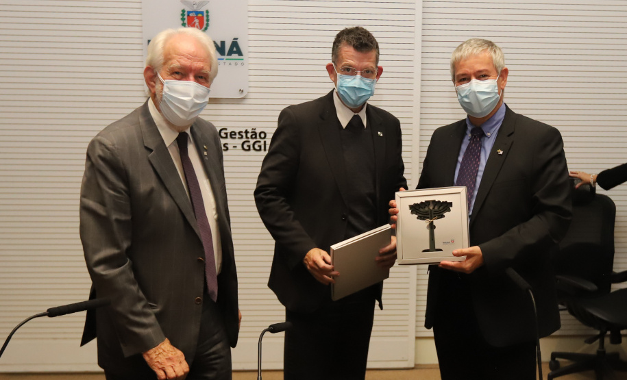 O vice governador Darci Piana recebe  nesta quarta-feira  (20), o embaixador do Estado de Israel, Daniel Zohar-Zonshine. Paraná e Estado de Israel discutem cooperação  para intercâmbio de experiência em tecnologia agricolas. Curitiba, 20/10/2021 -  Foto: Geraldo Bubniak/AEN