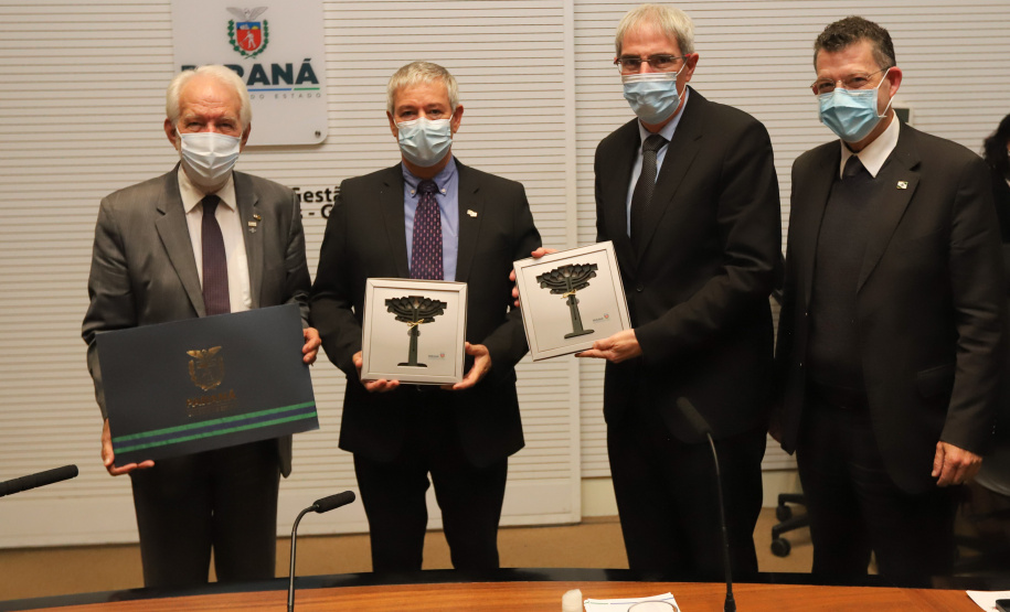 O vice governador Darci Piana recebe  nesta quarta-feira  (20), o embaixador do Estado de Israel, Daniel Zohar-Zonshine. Paraná e Estado de Israel discutem cooperação  para intercâmbio de experiência em tecnologia agricolas. Curitiba, 20/10/2021 -  Foto: Geraldo Bubniak/AEN