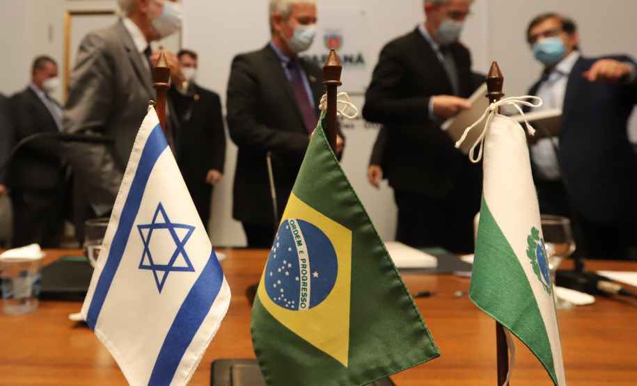 O vice governador Darci Piana recebe  nesta quarta-feira  (20), o embaixador do Estado de Israel, Daniel Zohar-Zonshine. Paraná e Estado de Israel discutem cooperação  para intercâmbio de experiência em tecnologia agricolas. Curitiba, 20/10/2021 -  Foto: Geraldo Bubniak/AEN