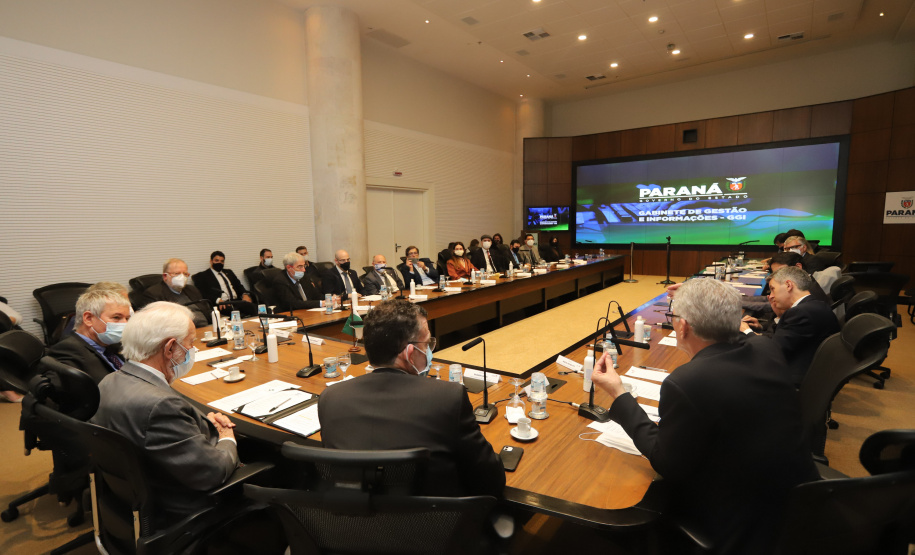 O vice governador Darci Piana recebe  nesta quarta-feira  (20), o embaixador do Estado de Israel, Daniel Zohar-Zonshine. Paraná e Estado de Israel discutem cooperação  para intercâmbio de experiência em tecnologia agricolas. Curitiba, 20/10/2021 -  Foto: Camila Tonett/Vicegovernadoria