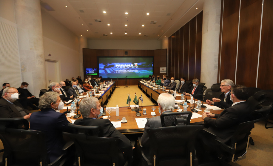 O vice governador Darci Piana recebe  nesta quarta-feira  (20), o embaixador do Estado de Israel, Daniel Zohar-Zonshine. Paraná e Estado de Israel discutem cooperação  para intercâmbio de experiência em tecnologia agricolas. Curitiba, 20/10/2021 -  Foto: Camila Tonett/Vicegovernadoria