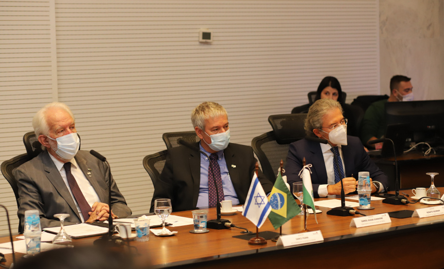 O vice governador Darci Piana recebe  nesta quarta-feira  (20), o embaixador do Estado de Israel, Daniel Zohar-Zonshine. Paraná e Estado de Israel discutem cooperação  para intercâmbio de experiência em tecnologia agricolas. Curitiba, 20/10/2021 -  Foto: Camila Tonett/Vicegovernadoria