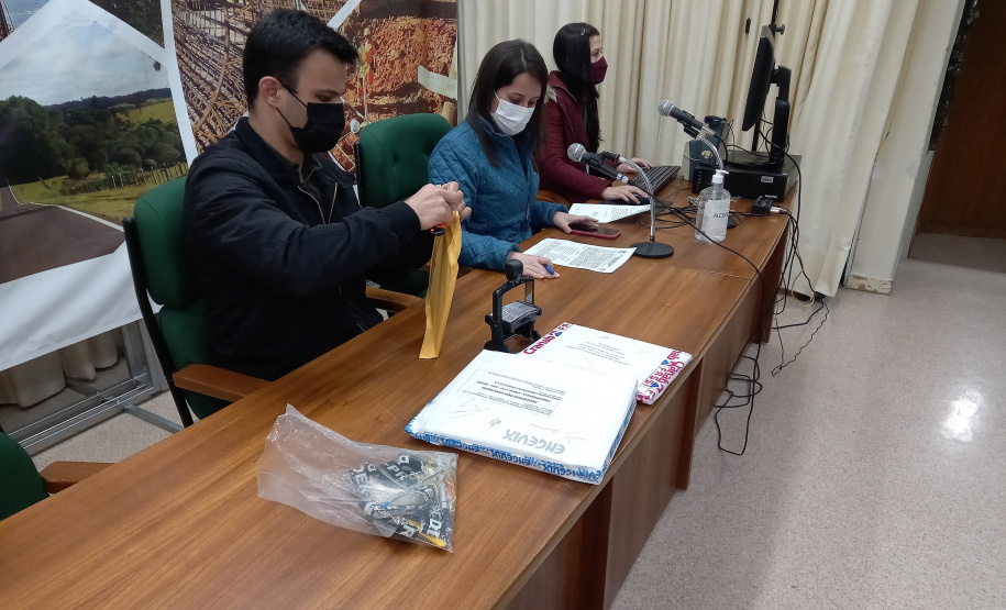 Abertura de envelopes de habilitação da licitação do projeto de pavimentação da PR-990 em Rebouças  -  Curitiba, 20/10/2021 - Foto: DER