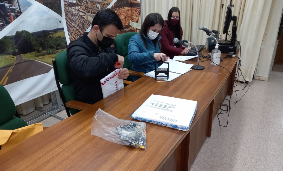 Abertura de envelopes de habilitação da licitação do projeto de pavimentação da PR-990 em Rebouças  -  Curitiba, 20/10/2021 - Foto: DER