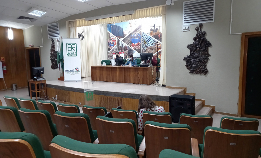 Abertura de envelopes de habilitação da licitação do projeto de pavimentação da PR-990 em Rebouças  -  Curitiba, 20/10/2021 - Foto: DER