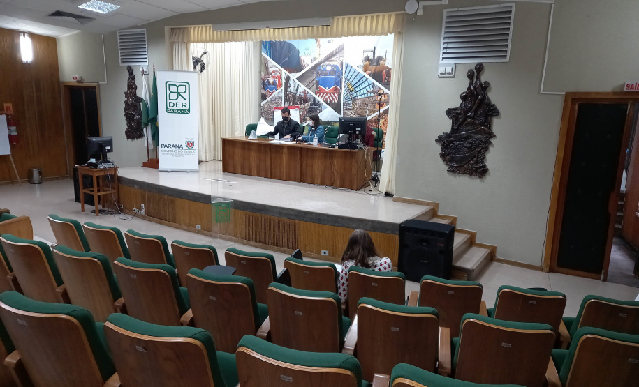 Abertura de envelopes de habilitação da licitação do projeto de pavimentação da PR-990 em Rebouças  -  Curitiba, 20/10/2021 - Foto: DER