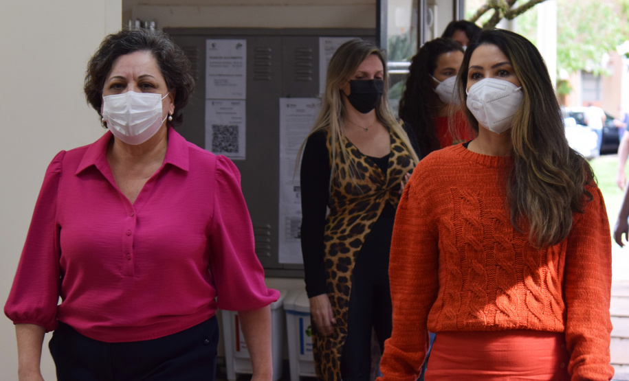 A Secretaria de Estado da Saúde (Sesa) reforçou as ações de cuidados com a saúde da mulher, ligadas à campanha Paraná Rosa, em Londrina, durante o evento do Planejamento Regional Integrado (PRI), nesta quarta-feira (20). A iniciativa, que já está na 3ª edição, tem por objetivo prevenir o câncer de mama e colo do útero, além de outras doenças que colocam em risco a saúde das mulheres. - Londrina, 20/10/2021 - Foto: Américo Antonio/SESA