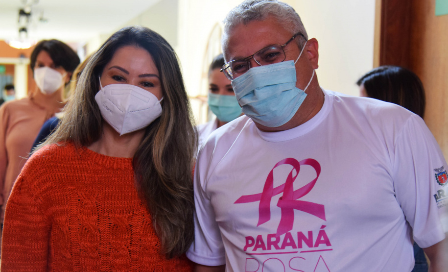 A Secretaria de Estado da Saúde (Sesa) reforçou as ações de cuidados com a saúde da mulher, ligadas à campanha Paraná Rosa, em Londrina, durante o evento do Planejamento Regional Integrado (PRI), nesta quarta-feira (20). A iniciativa, que já está na 3ª edição, tem por objetivo prevenir o câncer de mama e colo do útero, além de outras doenças que colocam em risco a saúde das mulheres. - Londrina, 20/10/2021 - Foto: Américo Antonio/SESA