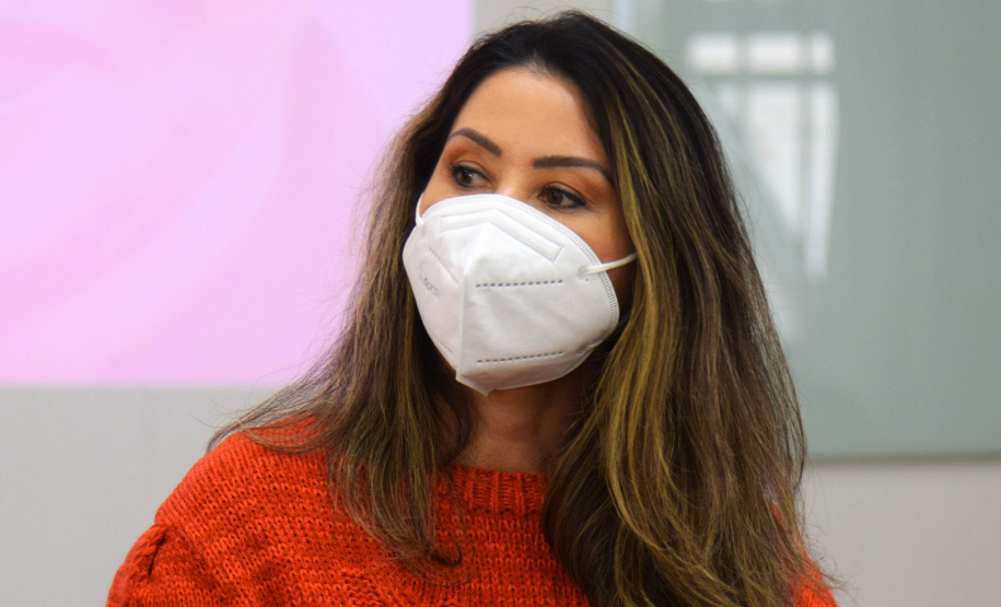 A Secretaria de Estado da Saúde (Sesa) reforçou as ações de cuidados com a saúde da mulher, ligadas à campanha Paraná Rosa, em Londrina, durante o evento do Planejamento Regional Integrado (PRI), nesta quarta-feira (20). A iniciativa, que já está na 3ª edição, tem por objetivo prevenir o câncer de mama e colo do útero, além de outras doenças que colocam em risco a saúde das mulheres. - Londrina, 20/10/2021 - Foto: Américo Antonio/SESA