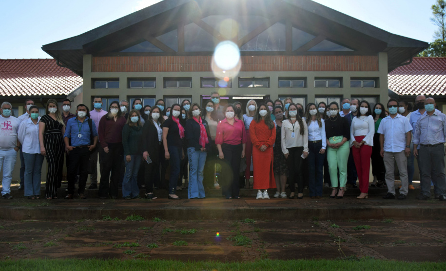 A Secretaria de Estado da Saúde (Sesa) reforçou as ações de cuidados com a saúde da mulher, ligadas à campanha Paraná Rosa, em Londrina, durante o evento do Planejamento Regional Integrado (PRI), nesta quarta-feira (20). A iniciativa, que já está na 3ª edição, tem por objetivo prevenir o câncer de mama e colo do útero, além de outras doenças que colocam em risco a saúde das mulheres. - Londrina, 20/10/2021 - Foto: Américo Antonio/SESA