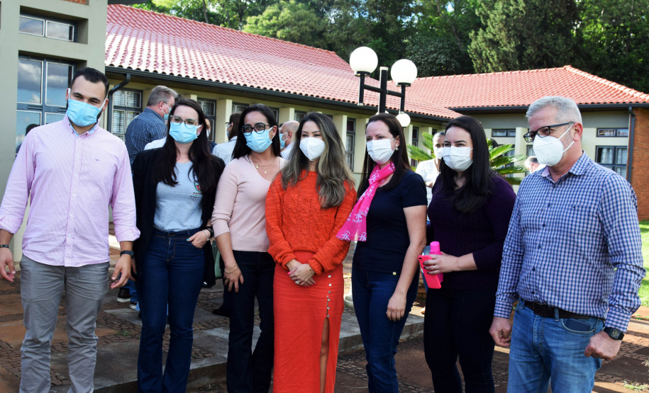 A Secretaria de Estado da Saúde (Sesa) reforçou as ações de cuidados com a saúde da mulher, ligadas à campanha Paraná Rosa, em Londrina, durante o evento do Planejamento Regional Integrado (PRI), nesta quarta-feira (20). A iniciativa, que já está na 3ª edição, tem por objetivo prevenir o câncer de mama e colo do útero, além de outras doenças que colocam em risco a saúde das mulheres. - Londrina, 20/10/2021 - Foto: Américo Antonio/SESA