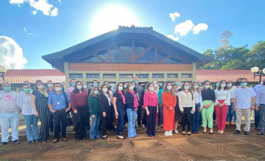 A Secretaria de Estado da Saúde (Sesa) reforçou as ações de cuidados com a saúde da mulher, ligadas à campanha Paraná Rosa, em Londrina, durante o evento do Planejamento Regional Integrado (PRI), nesta quarta-feira (20). A iniciativa, que já está na 3ª edição, tem por objetivo prevenir o câncer de mama e colo do útero, além de outras doenças que colocam em risco a saúde das mulheres. - Londrina, 20/10/2021 - Foto: Américo Antonio/SESA