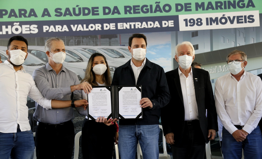 Famílias que estão em busca de uma casa própria em Maringá passaram a contar com um importante incentivo para concretizarem o sonho. O governador Carlos Massa Ratinho Junior liberou nesta quinta-feira (21), um aporte de aproximadamente R$ 3 milhões para custear parte do financiamento de 198 novos imóveis que serão construídos em dois empreendimentos na cidade, na região Noroeste do Paraná.Gilson Abreu/AEN