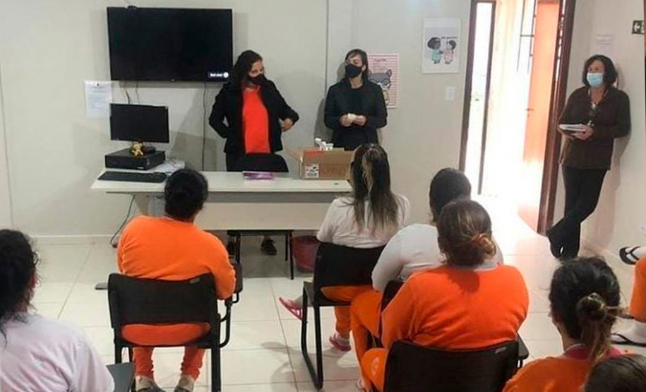 Mais unidades do sistema prisional do Paraná receberam coletores menstruais neste mês de outubro. Desta vez, o projeto do Coletivo Igualdade Menstrual distribuiu cerca de 600 unidades somadas as Cadeias Públicas Femininas de Londrina, Santo Antonio da Platina e Apucarana. Todas as unidades pertencem a Regional de Londrina do Departamento Penitenciário do Paraná (Depen). - Curitiba, 21/10/2021 - Foto: Depen-Pr