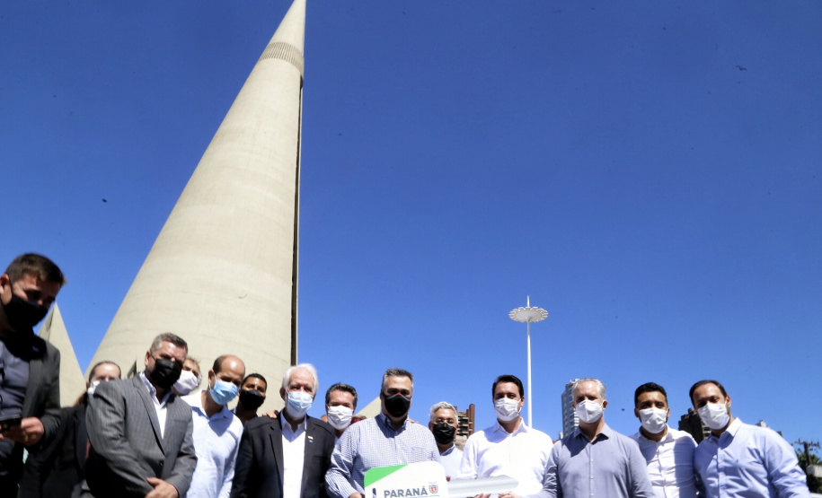 O governador Carlos Massa Ratinho Junior entrega 83 veículos para a Regional de Saúde de Maringá. Gilson Abreu/AEN