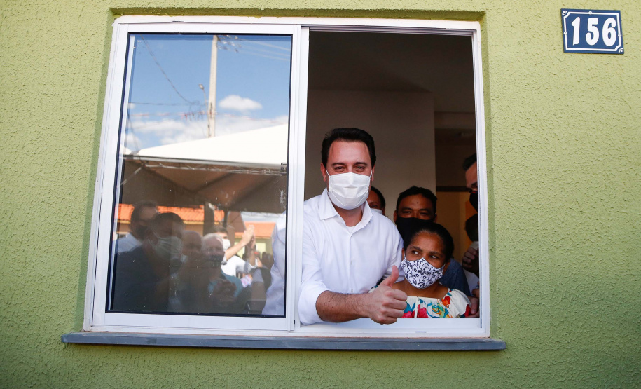 Governador Carlos Massa Ratinho Junior entrega casas em Marumbi. Foto: Jonathan Campos/AEN